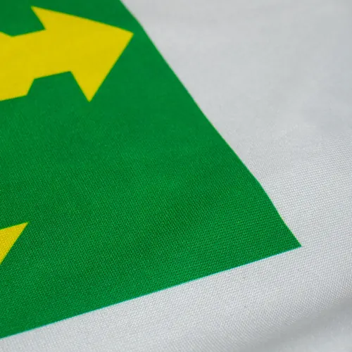 Detalhe do caimento da bandeira do Distrito Federal