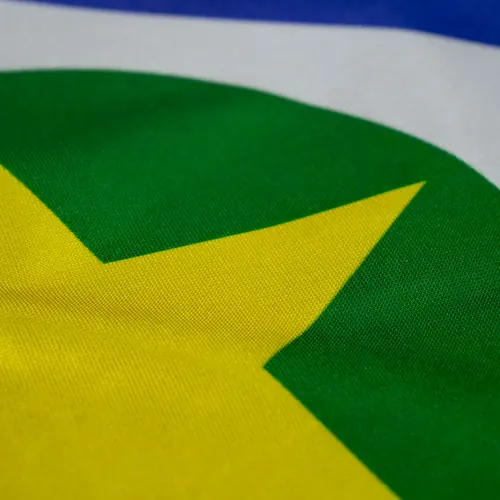 Detalhe das cores da bandeira de Mato Grosso no tecido