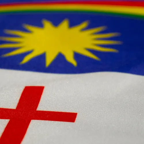 Detalhe das cores da bandeira de Pernambuco no tecido